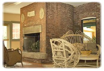 The Common Man Inn