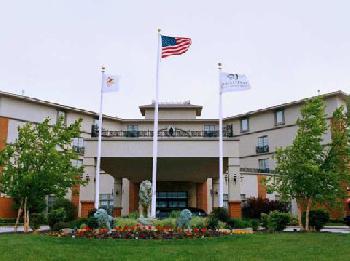 DoubleTree by Hilton Bloomington