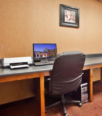 Holiday Inn Express Hotel & Suites MACON-WEST