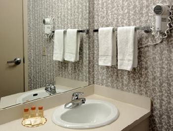 Days Inn and Suites Cedar Rapids
