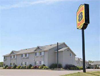 Super 8 Baldwin
