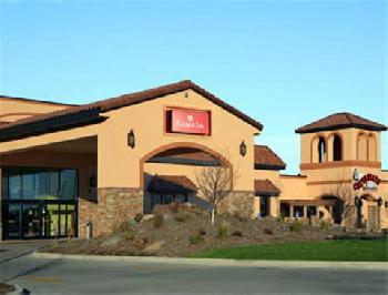 Ramada Tropics Resort / Conference Center Des Moines