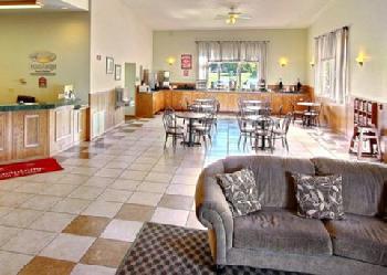 Econo Lodge  Inn & Suites Green Bay