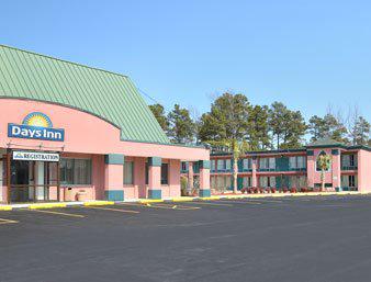 Days Inn Fayetteville/Wade-North of Ft Bragg I-95/Exit 58