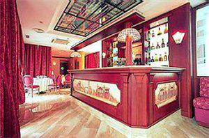 Hotel Roma Rooms And Suites