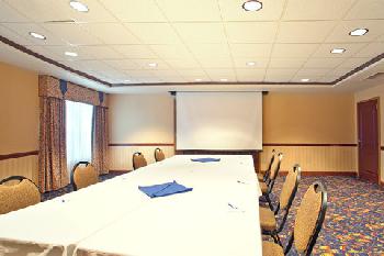 Holiday Inn Express Hotel & Suites MILWAUKEE AIRPORT