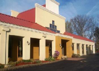 Econo Lodge  Inn & Suites Belleville