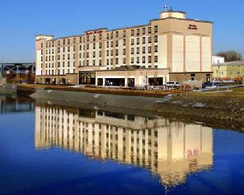 Hampton Inn  Suites NewarkHarrisonRiverwalk