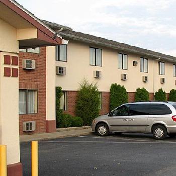 Super 11 Inn and Suites