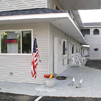 Anchor Inn & Suites Mackinaw City