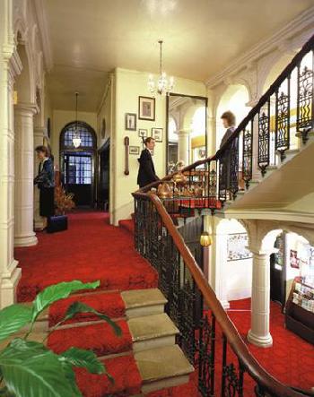 Norfolk Arms Hotel
