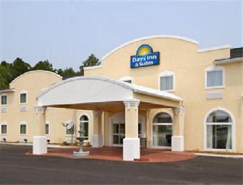 Days Inn and Suites Swainsboro